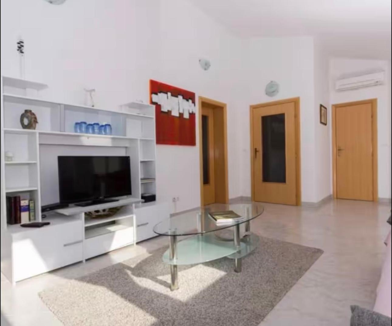 Apartmani Attila โตรกีร์ ภายนอก รูปภาพ