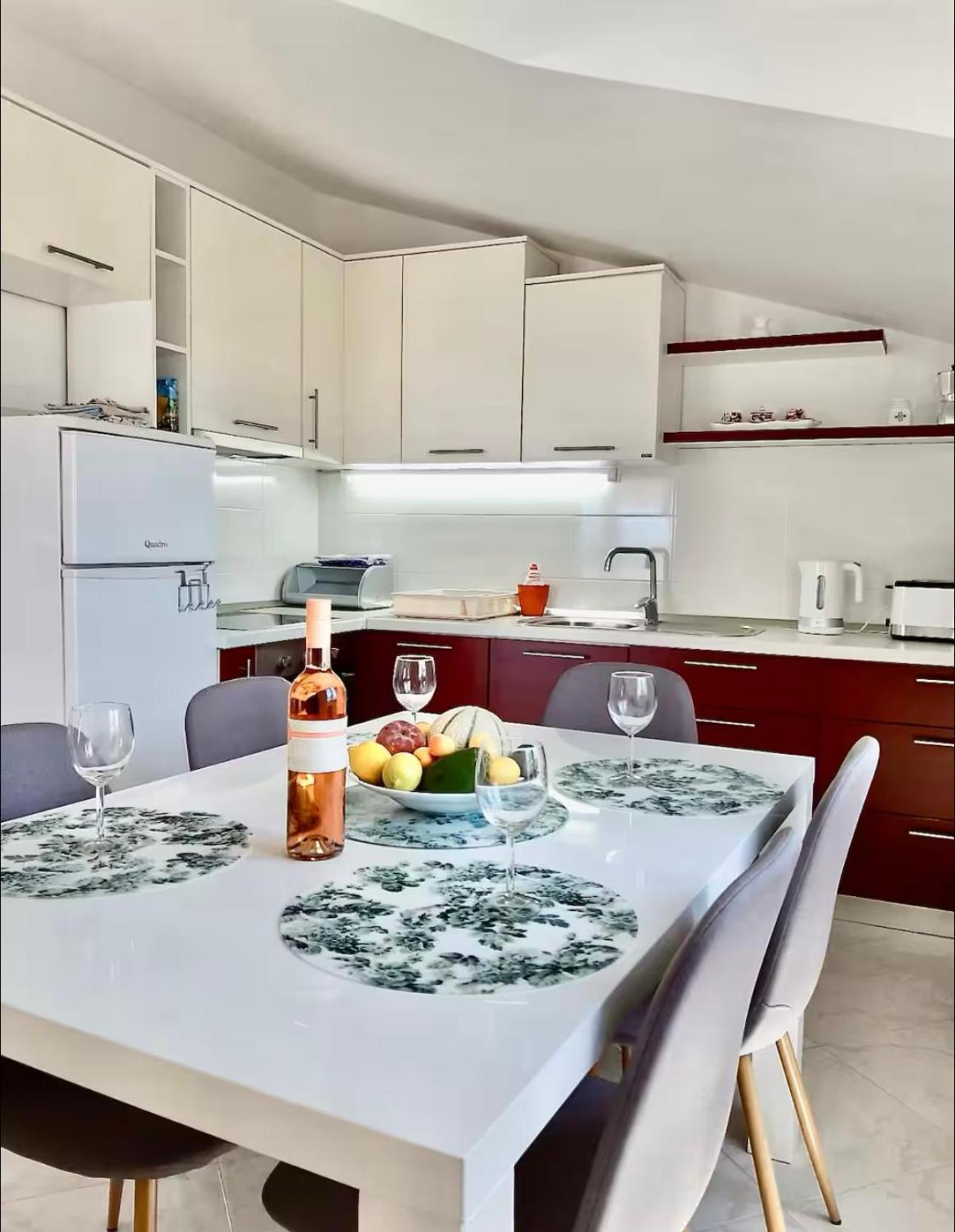 Apartmani Attila โตรกีร์ ภายนอก รูปภาพ