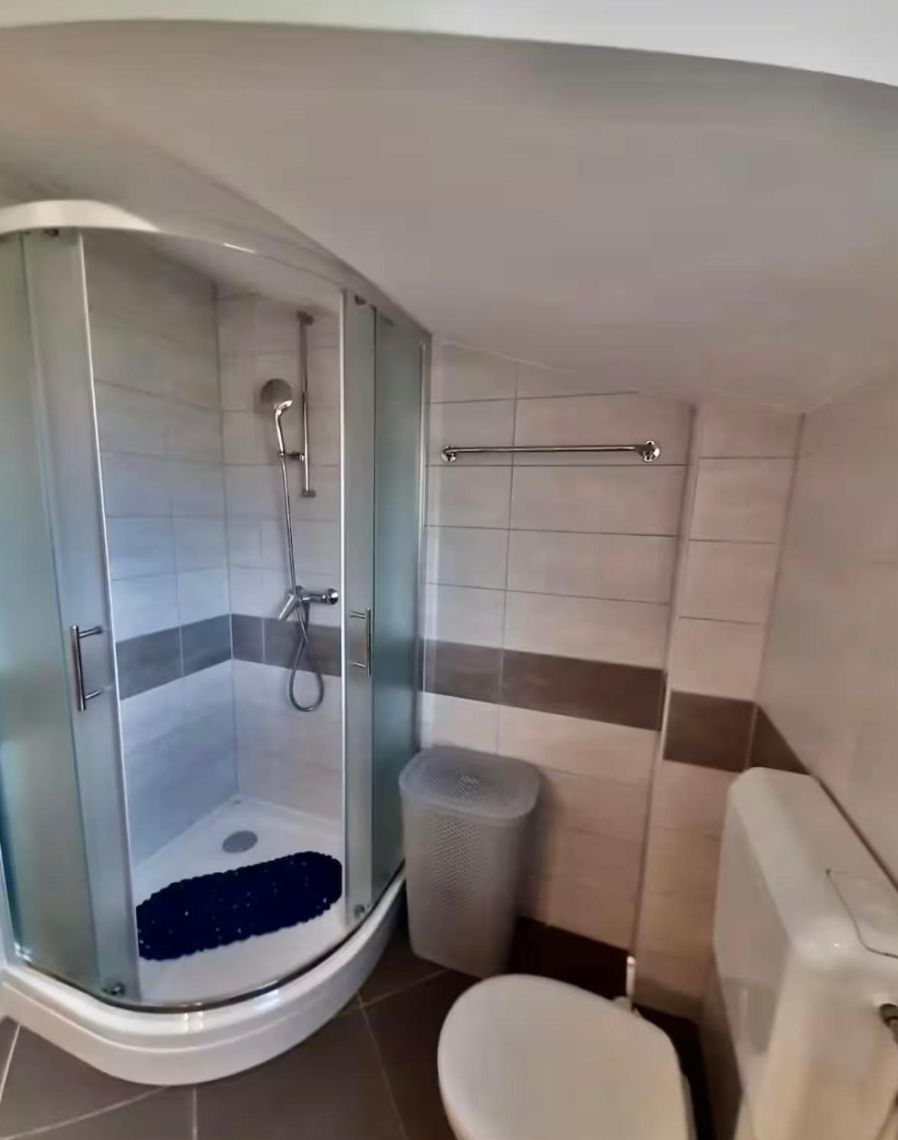 Apartmani Attila โตรกีร์ ภายนอก รูปภาพ