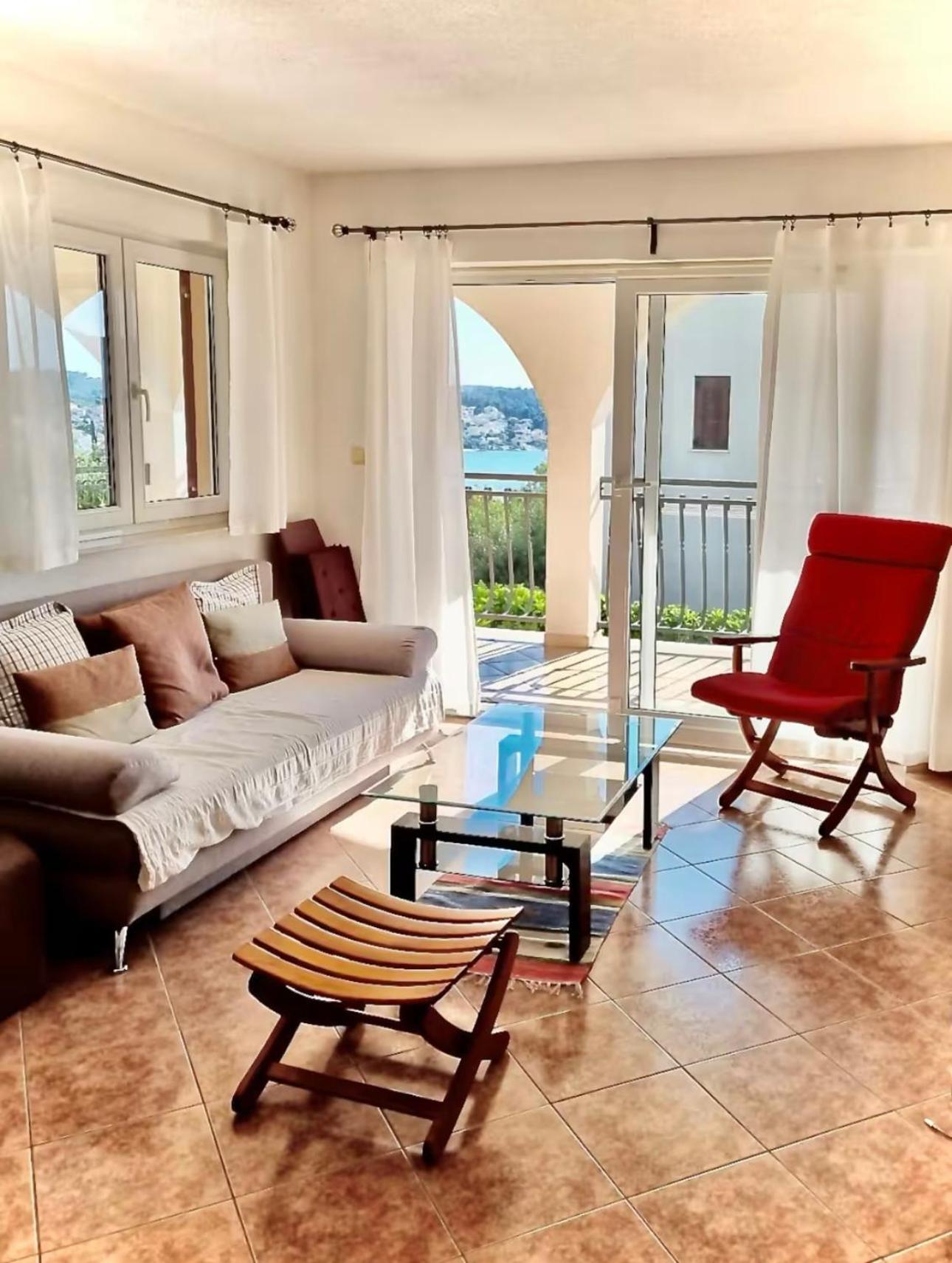 Apartmani Attila โตรกีร์ ภายนอก รูปภาพ