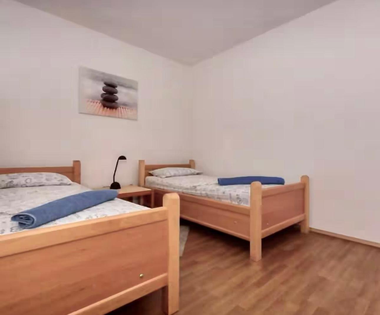 Apartmani Attila โตรกีร์ ภายนอก รูปภาพ