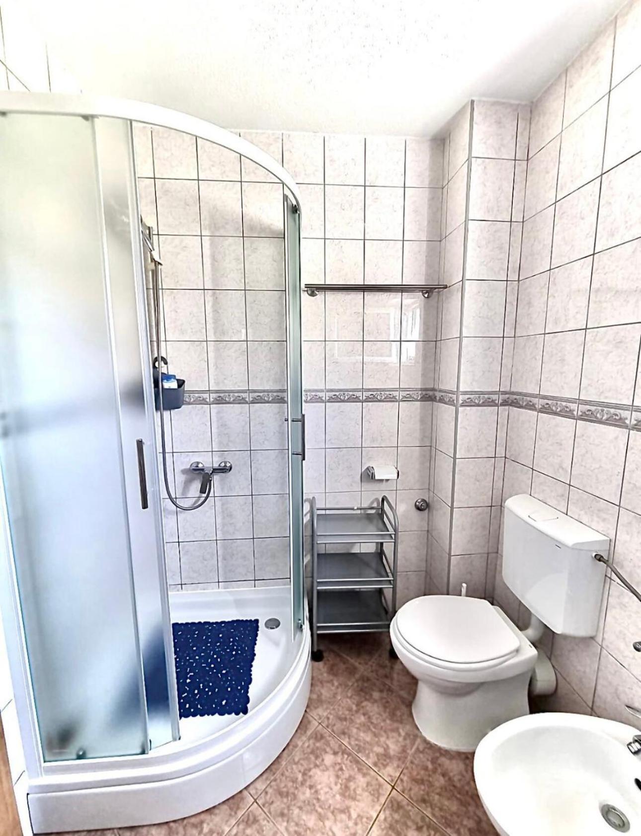Apartmani Attila โตรกีร์ ภายนอก รูปภาพ
