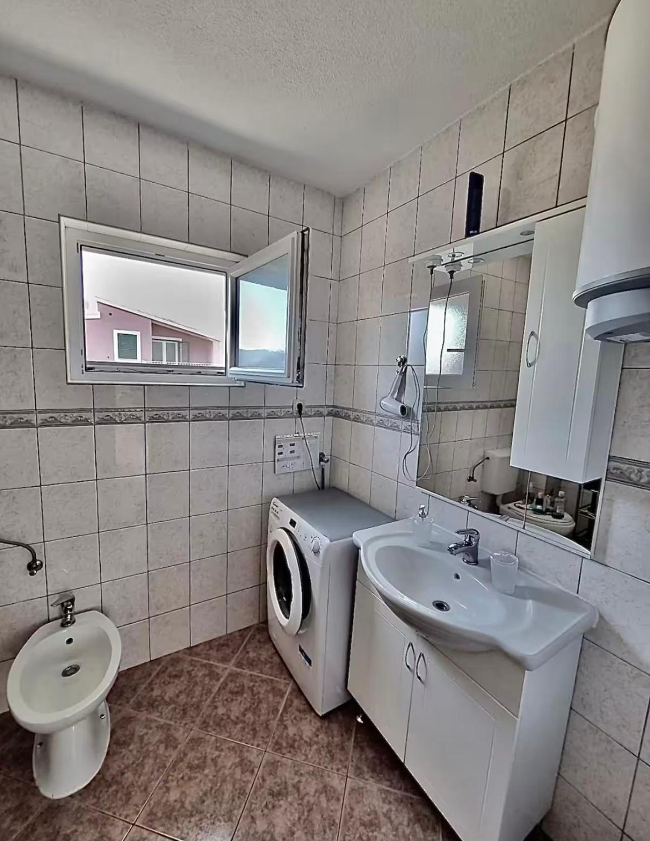 Apartmani Attila โตรกีร์ ภายนอก รูปภาพ